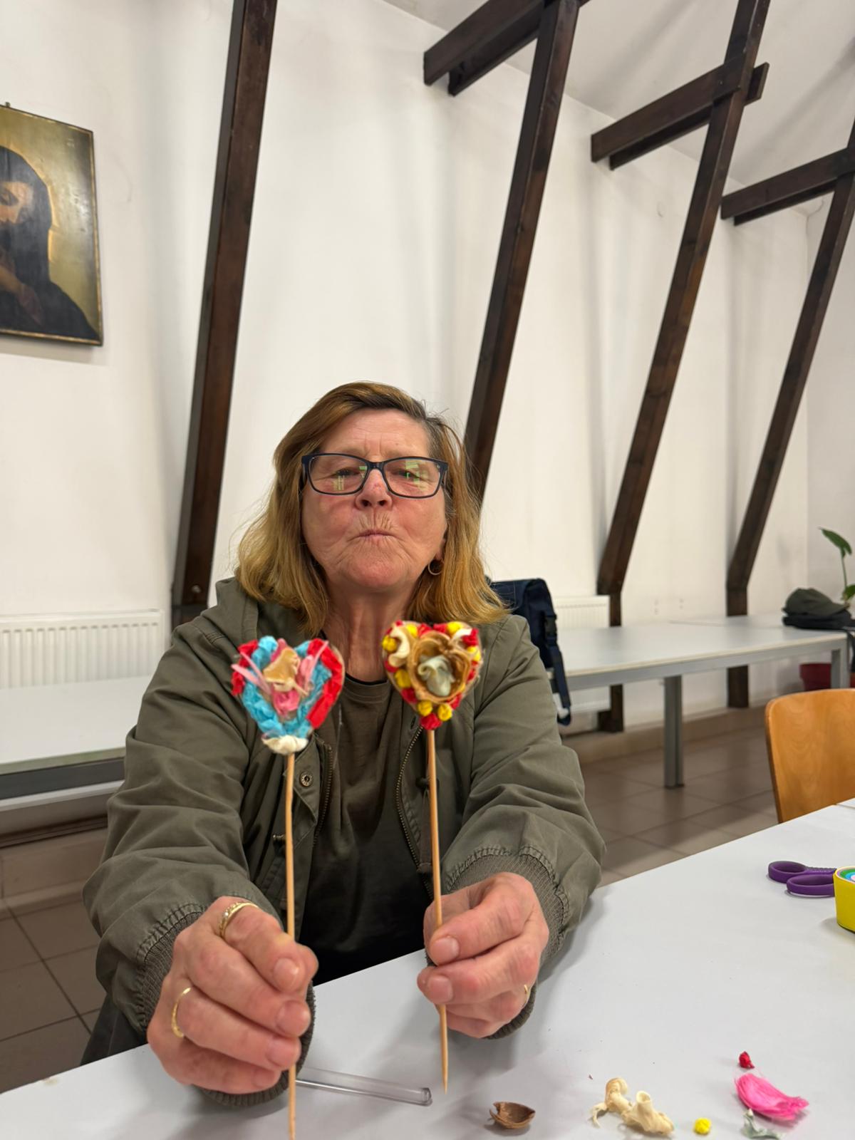 Inimi colorate – Atelier creativ de exprimare și îndemânare